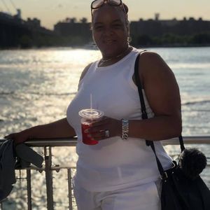 Meet your Posher, Deedee